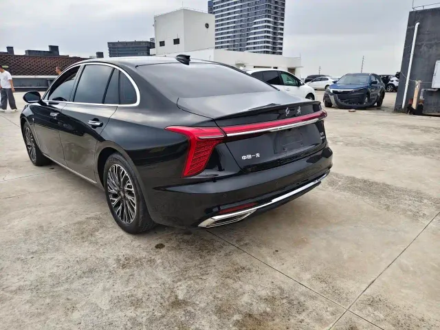 Hongqi H5 — Фото автомобиля 11