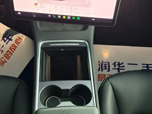 Tesla Model Y — Фото автомобиля 12