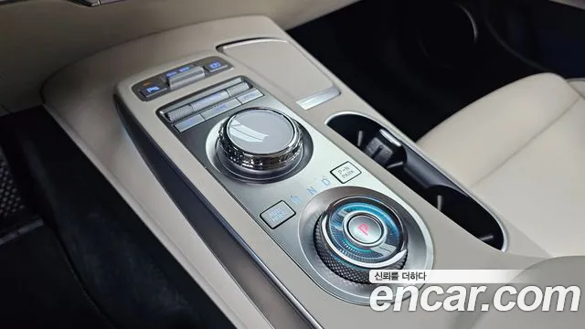 Genesis GV70 — Фото автомобиля 12