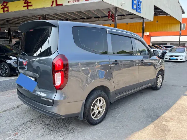 Wuling Hongguang — Фото автомобиля 6