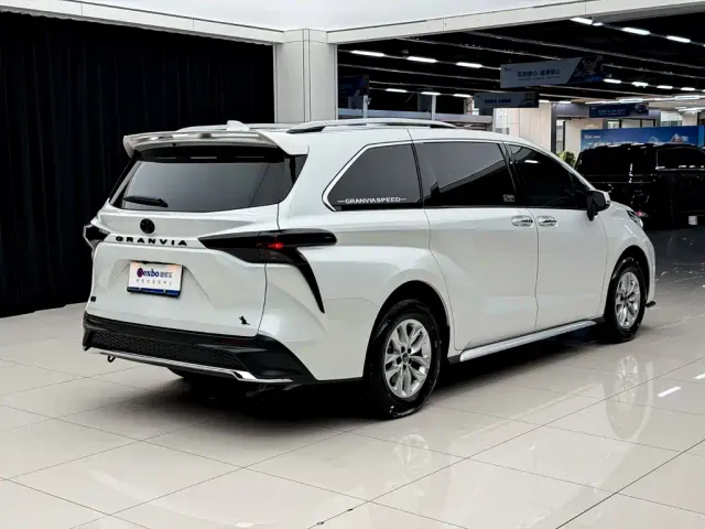 Toyota Granvia — Фото автомобиля 11