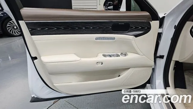 Genesis G90 Бензин 3.5 турбо AWD — Фото автомобиля 24