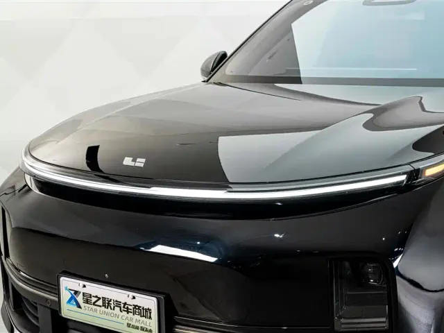 Li Auto L8 — Фото автомобиля 4