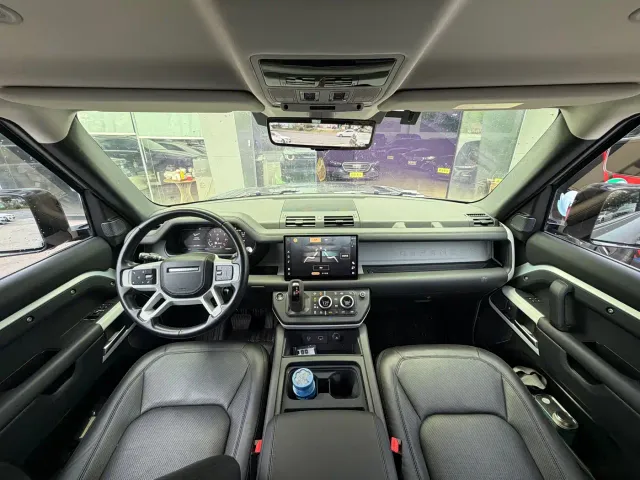 Land Rover Defender — Фото автомобиля 9