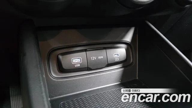 Hyundai Venue — Фото автомобиля 27