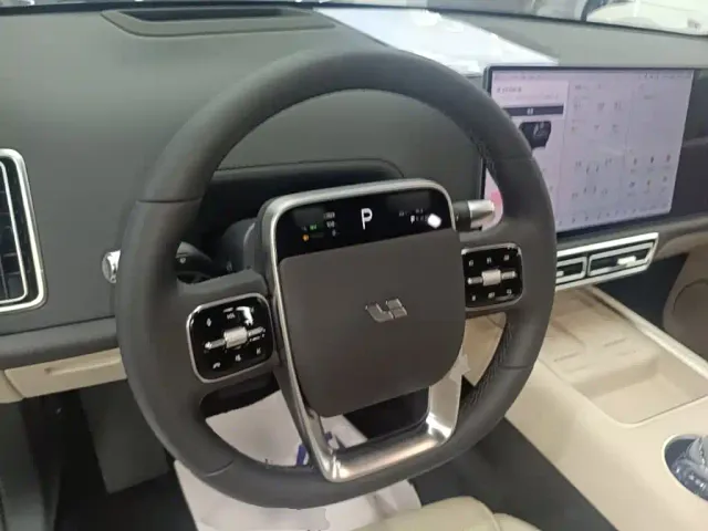 Li Auto L7 — Фото автомобиля 10