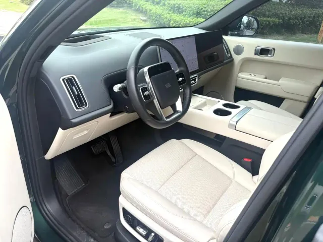 Li Auto L8 — Фото автомобиля 4