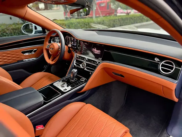 Bentley Flying Spur — Фото автомобиля 6