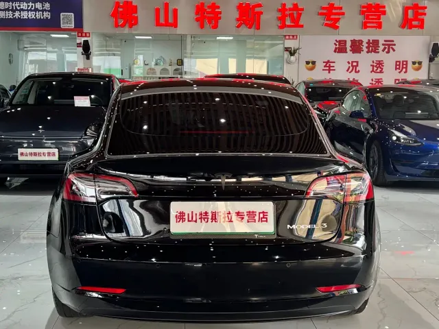 Tesla Model 3 — Фото автомобиля 6