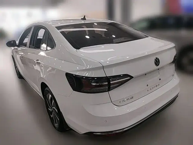 Volkswagen Lavida — Фото автомобиля 6