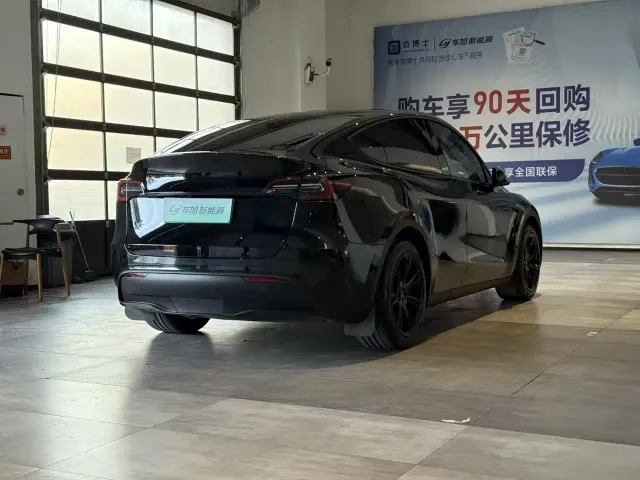 Tesla Model Y — Фото автомобиля 9