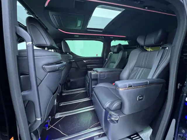 Toyota Alphard — Фото автомобиля 9