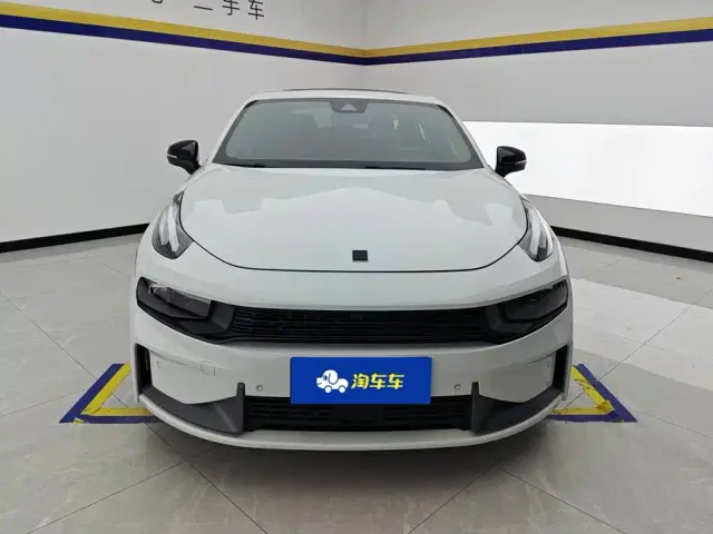 Lynk & Co 03 — Фото автомобиля 2