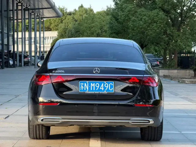 Mercedes-Benz E-Class — Фото автомобиля 4