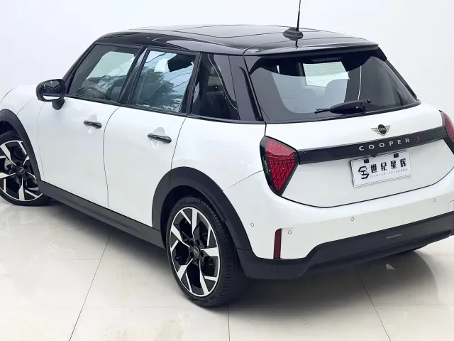 MINI Hatch — Фото автомобиля 11