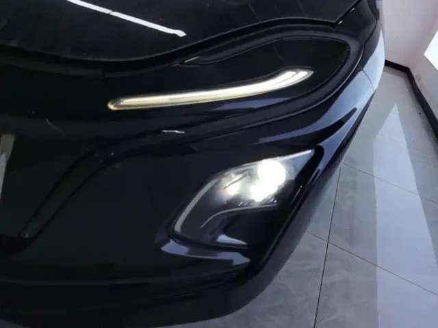 Hongqi Hongqi E-QM5 2024 500km Travel Edition — Фото автомобиля 5