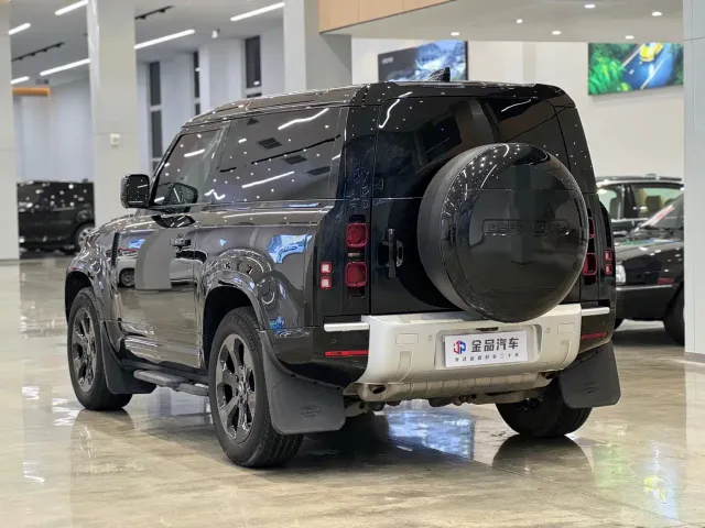 Land Rover Defender — Фото автомобиля 6