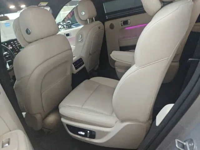Li Auto Li Xiang L9 2022 Max — Фото автомобиля 16