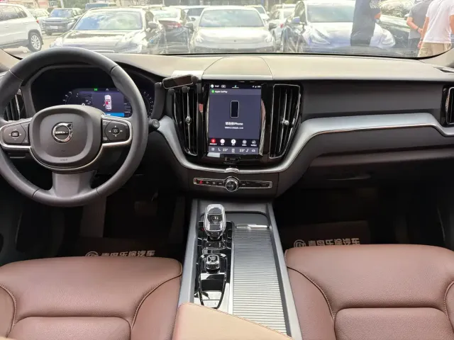 Volvo Volvo XC60 2025 B5 AWD Smart Luxury Edition — Фото автомобиля 9