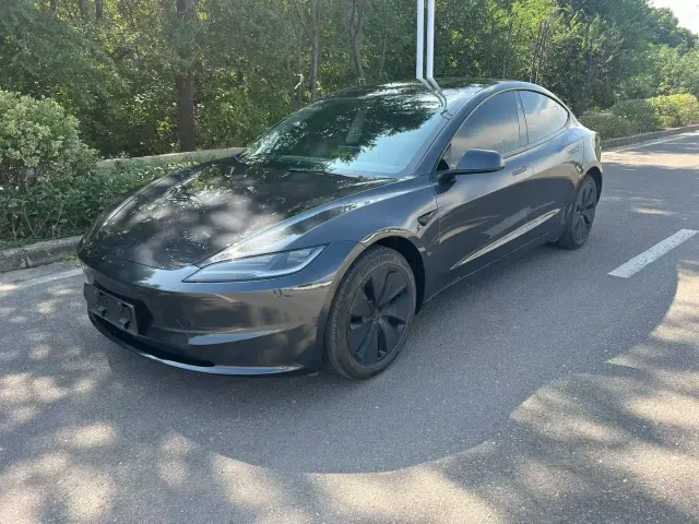 Фотография автомобиля — Tesla Model 3