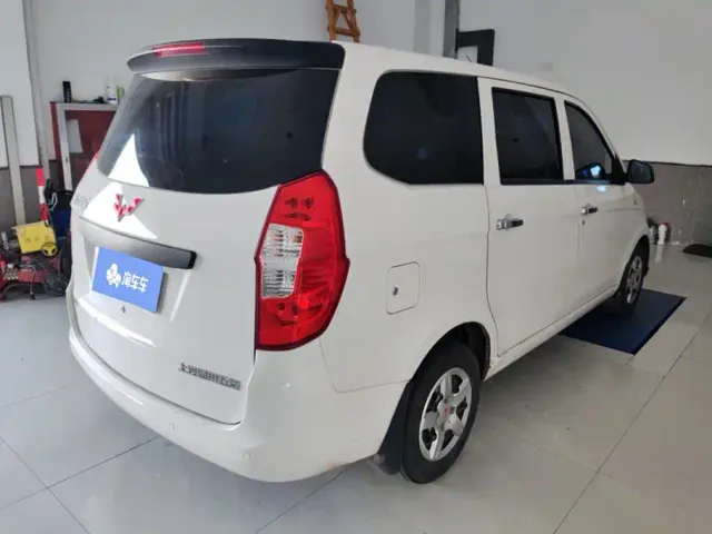 Wuling Hongguang — Фото автомобиля 3