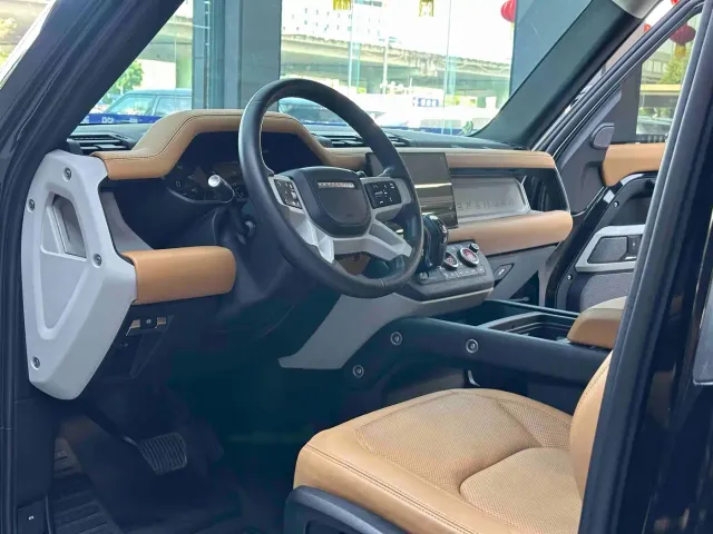 Land Rover Defender — Фото автомобиля 4