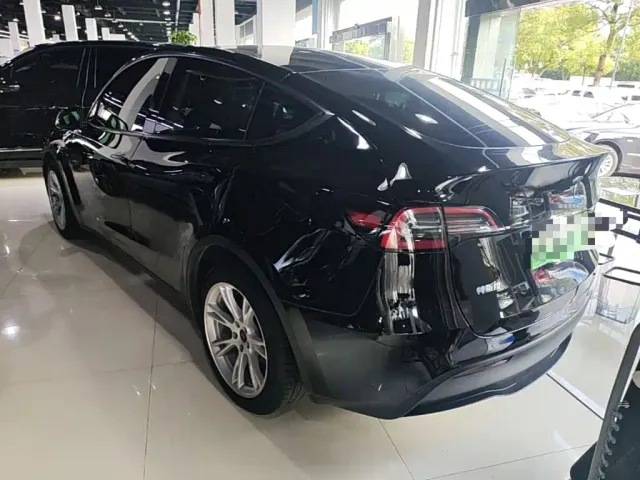 Tesla Model Y — Фото автомобиля 4