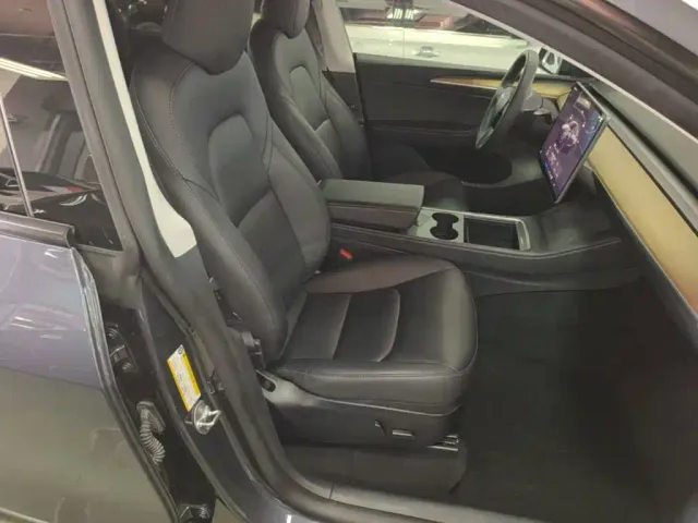 Tesla Model Y — Фото автомобиля 24