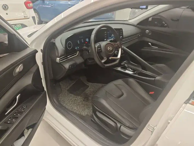 Hyundai Elantra — Фото автомобиля 16