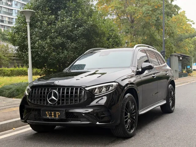Фотография автомобиля — Mercedes-Benz GLC-Class
