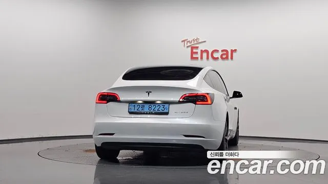 Tesla Model 3 — Фото автомобиля 3