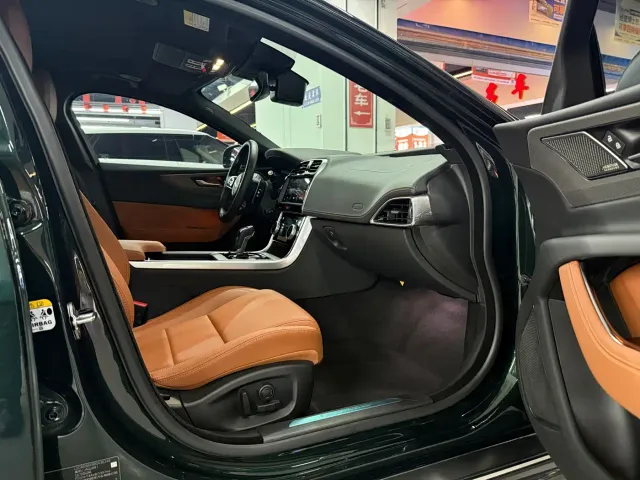 Jaguar XEL — Фото автомобиля 11