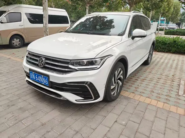 Volkswagen Tiguan L — Фото автомобиля 9