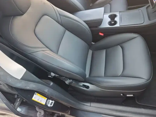 Tesla Model Y — Фото автомобиля 24