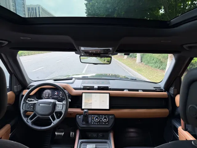 Land Rover Defender — Фото автомобиля 13