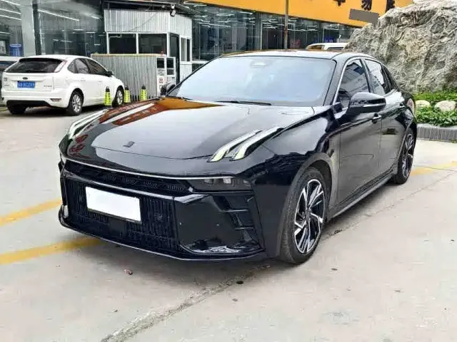 Фотография автомобиля — Lynk & Co 03