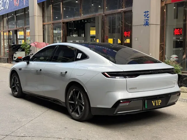 Geely Galaxy E8 — Фото автомобиля 9