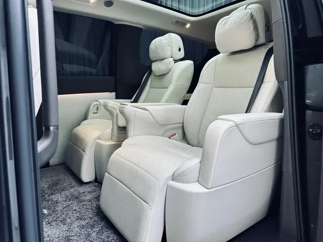 Li Auto MEGA — Фото автомобиля 12