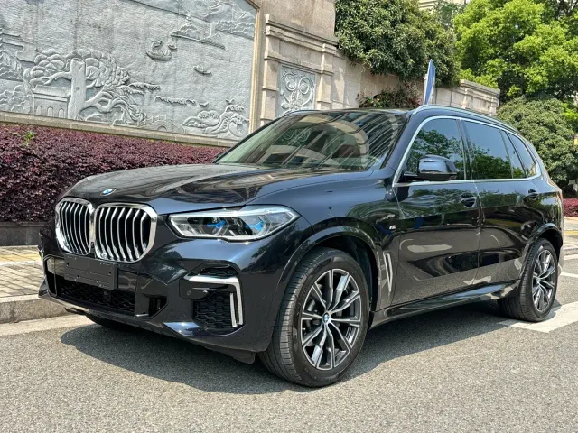Фотография автомобиля — BMW X5