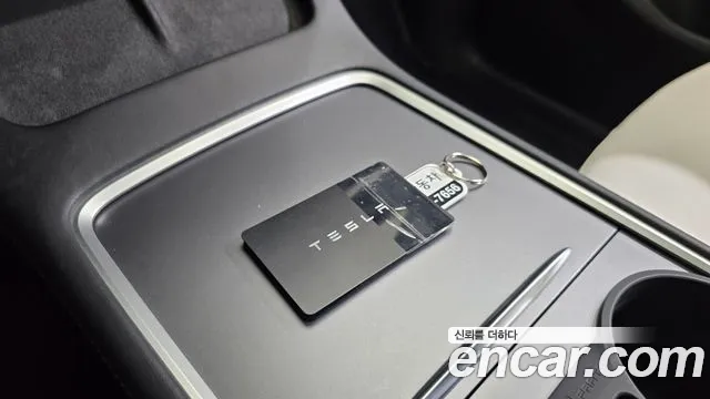 Tesla Model Y — Фото автомобиля 14