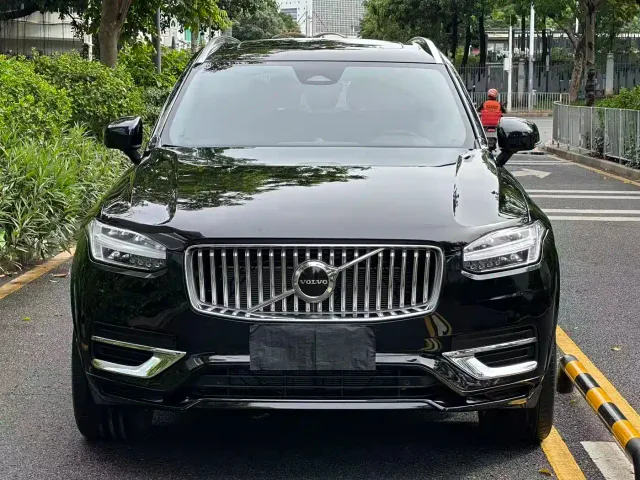 Volvo XC90 — Фото автомобиля 2