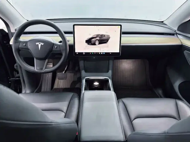 Tesla Model Y — Фото автомобиля 15