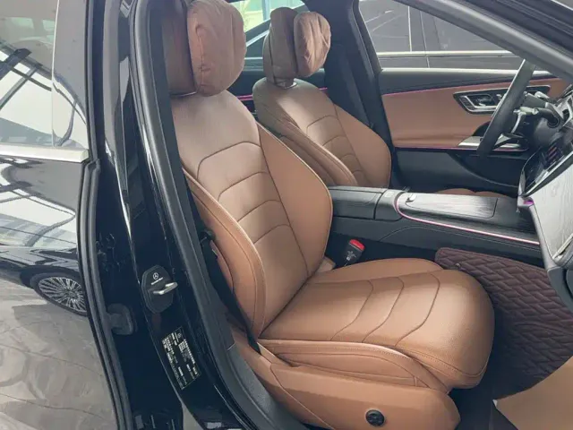 Mercedes-Benz E-Class — Фото автомобиля 3
