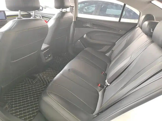 Roewe i5 — Фото автомобиля 16