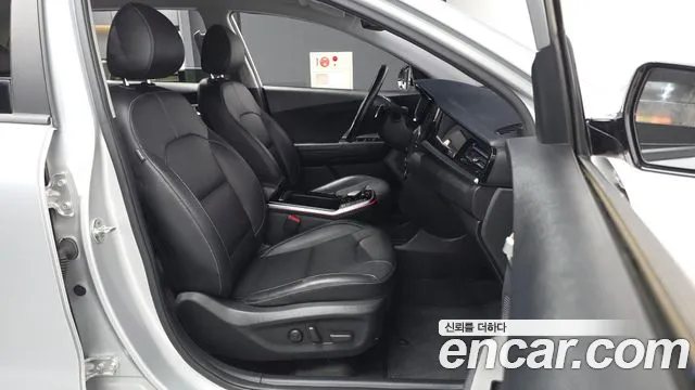 Kia Niro — Фото автомобиля 12