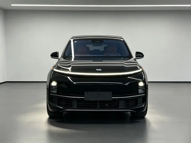 Li Auto L8 — Фото автомобиля 2