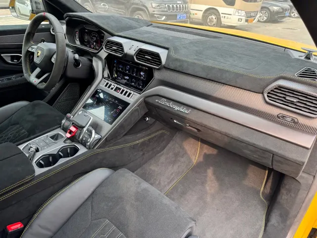 Lamborghini Urus — Фото автомобиля 14