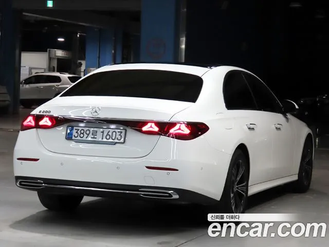 Mercedes-Benz E-Class — Фото автомобиля 4