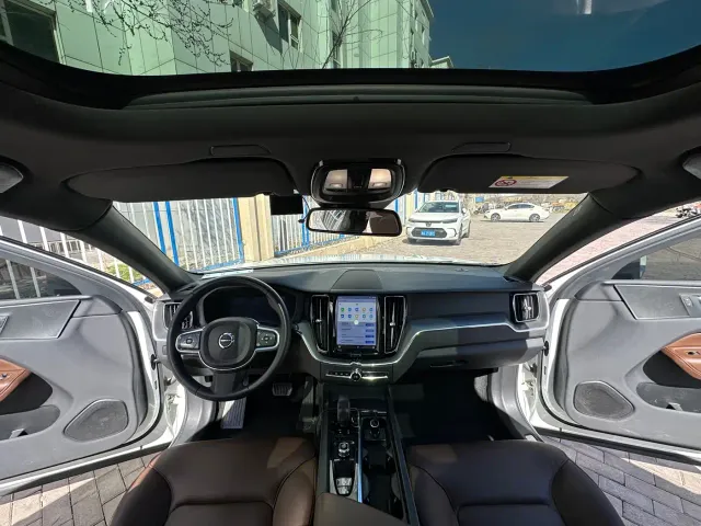 Volvo XC60 — Фото автомобиля 6