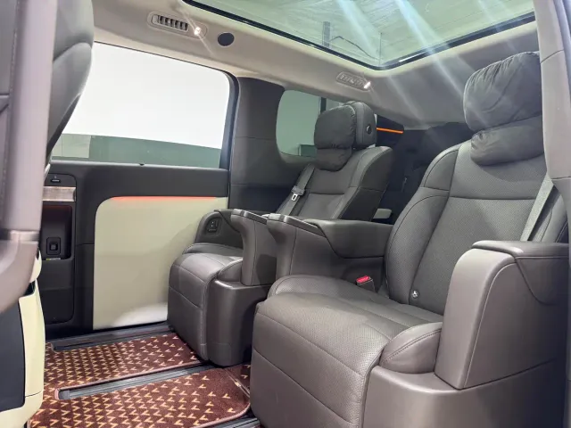 Li Auto MEGA — Фото автомобиля 9